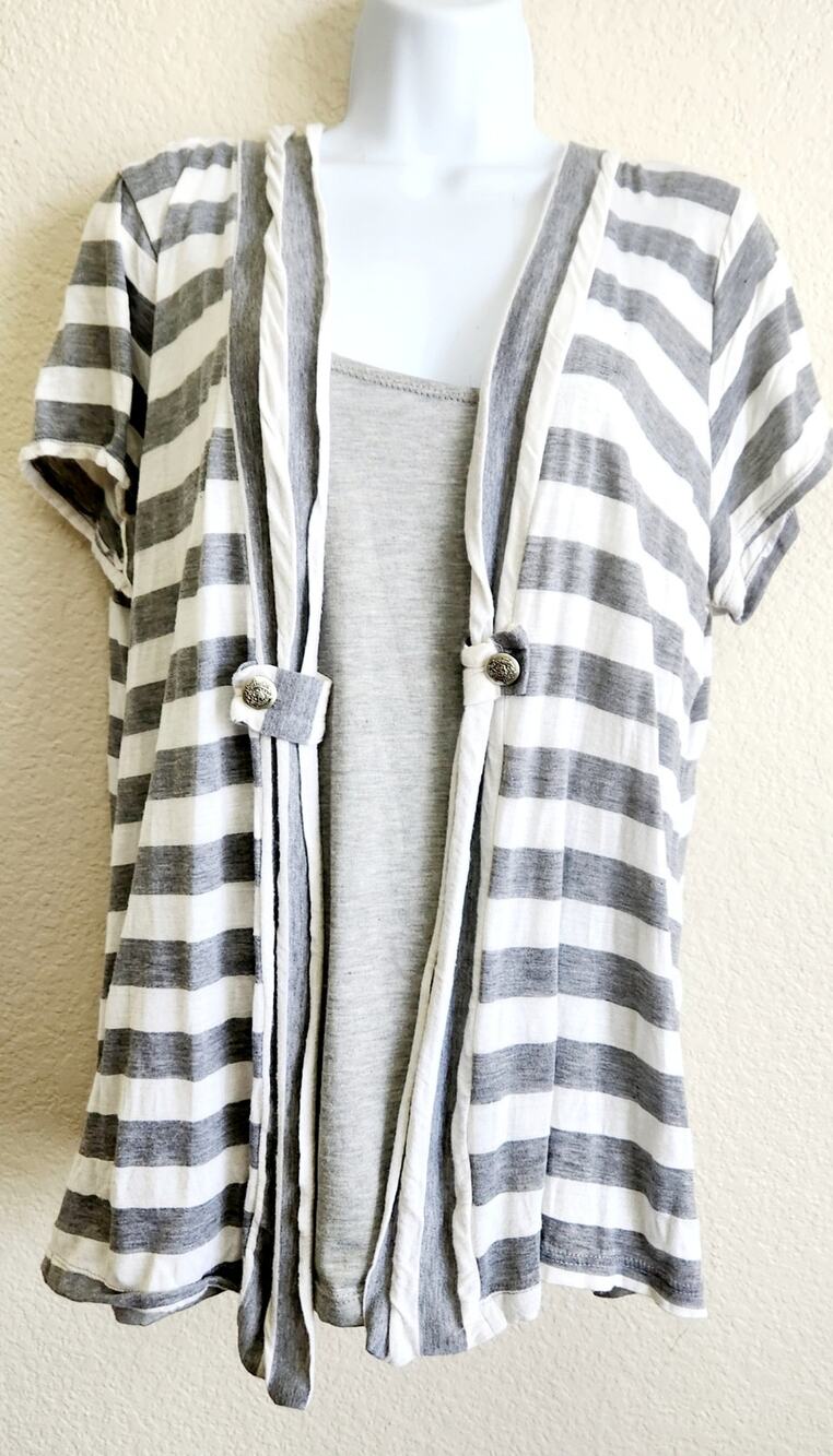 Lavish Plus Gray White Striped Top 2X Plus Lightweight Soft Flowy Stretch